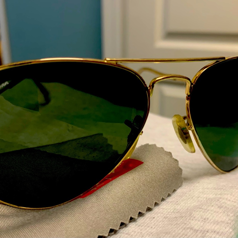 Lovely RayBan sunglasses that are classic and stylish in every way. The Aviator